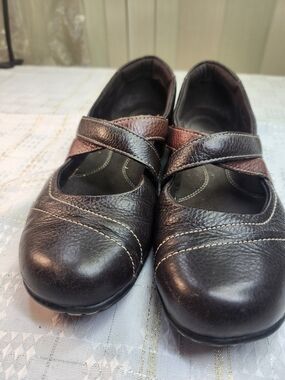 CLARDS BENDABLE Women's Black and Brown Leather Mary Jane Flats